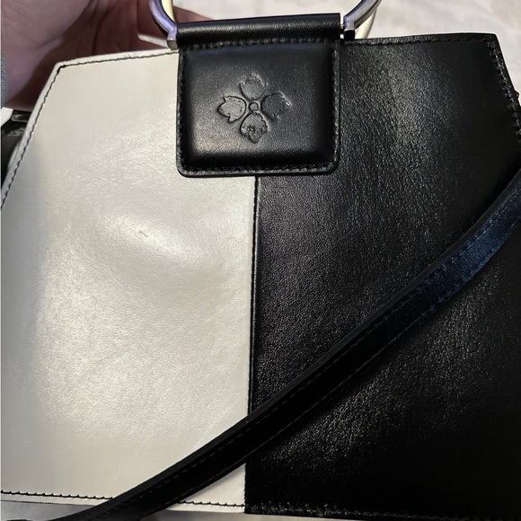 Patricia Nash Leonie - Picture 5 of 8